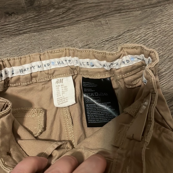 3/$20 Boys H&M Khaki pants size 9-12 months with adjustable waist! - Picture 2 of 4